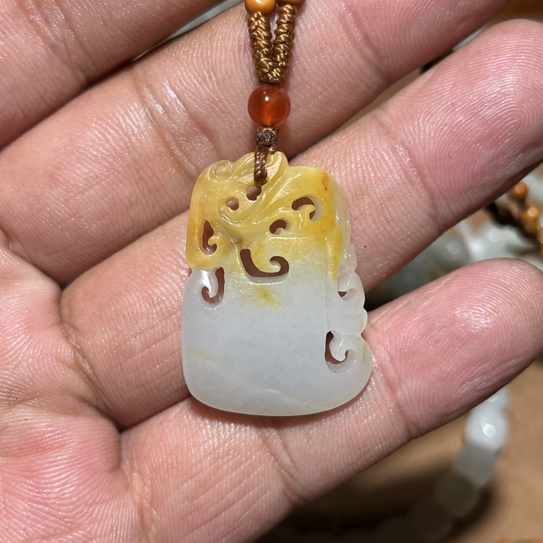 新疆和田玉挂件仿古龙镂空龙腾