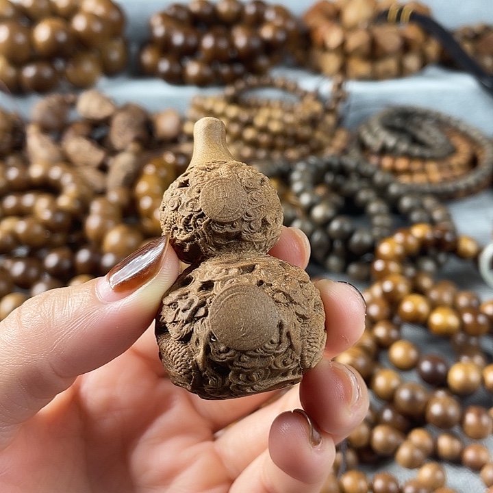 木老山檀雕龙葫芦手把件