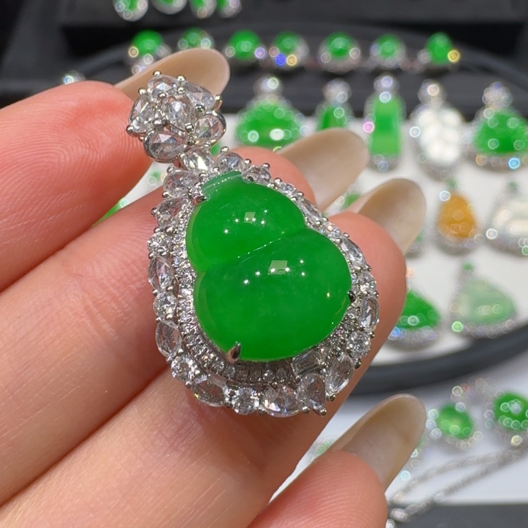 知***乐翡翠18K金镶嵌颈饰收到货48小时鉴赏期