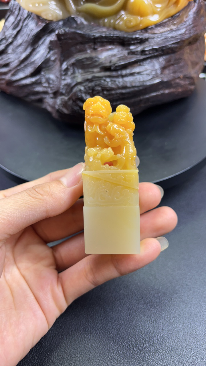 瑞兽戏珠  寿山高山石