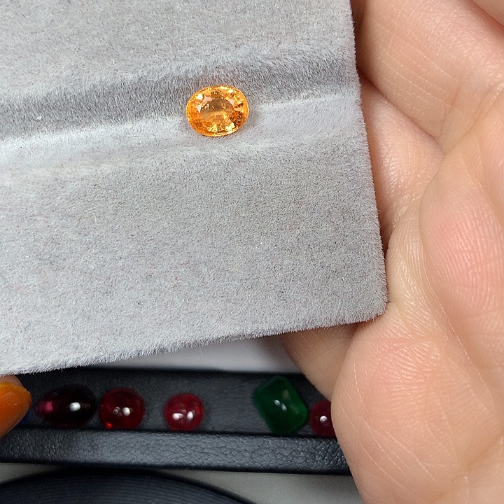 裸石石榴石未镶嵌1.28ct芬达石