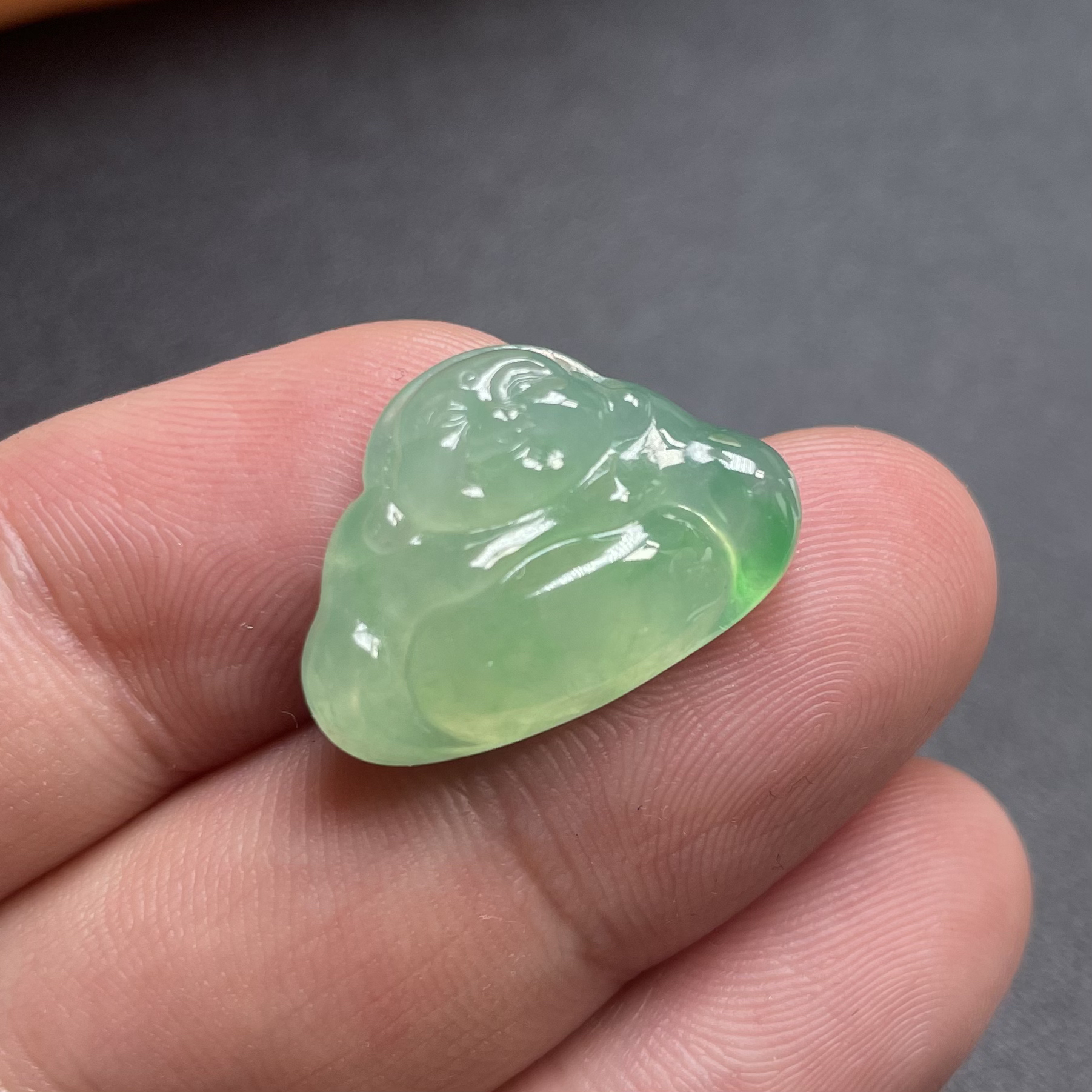 天然缅甸翡翠a货冰绿佛公（15.9/22.6/6）