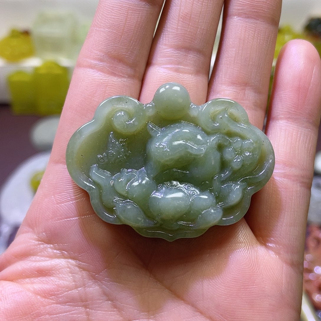 蛇纹石玉颈饰未镶嵌