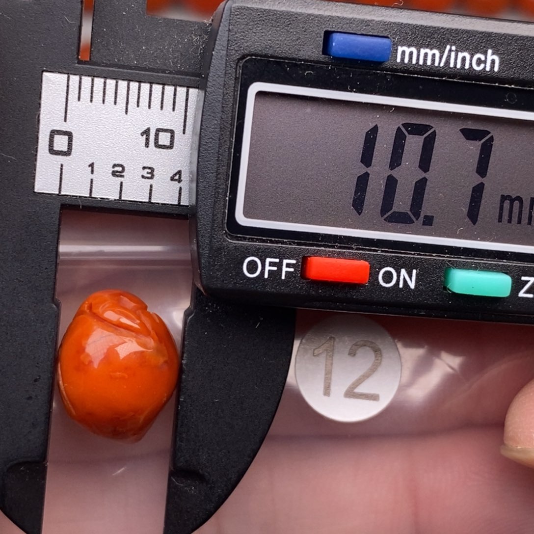 南红玛瑙未镶嵌配饰有瑕疵