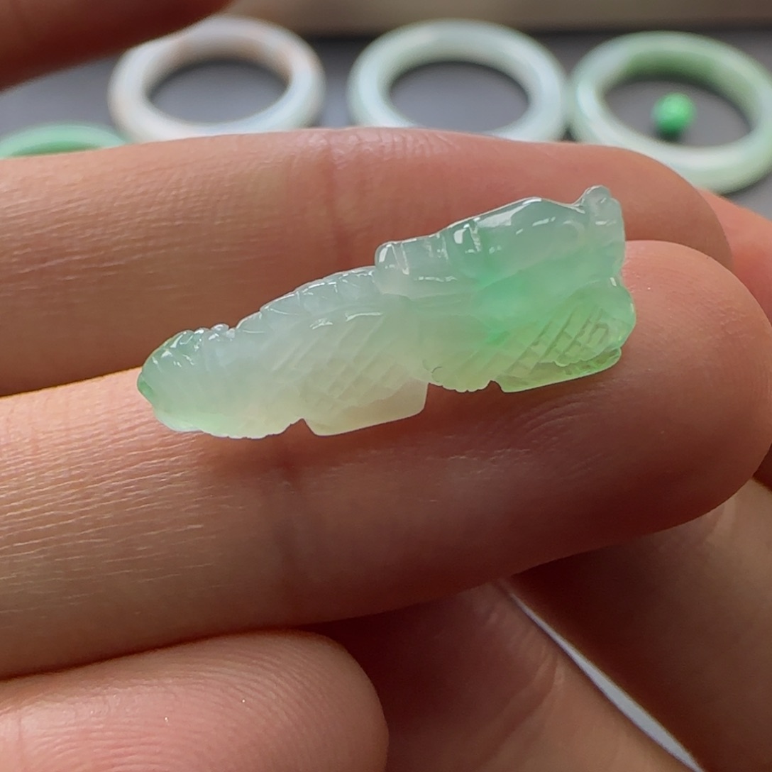 翡翠颈饰未镶嵌龙