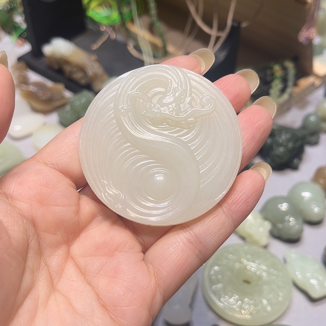 一*** 和田玉未镶嵌颈饰