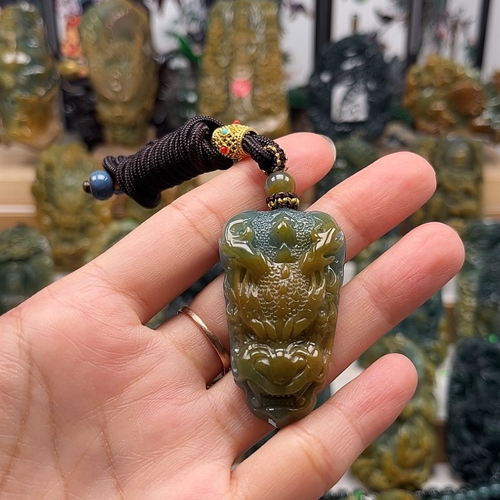 翡翠未镶嵌颈饰天然翡，a货龙头