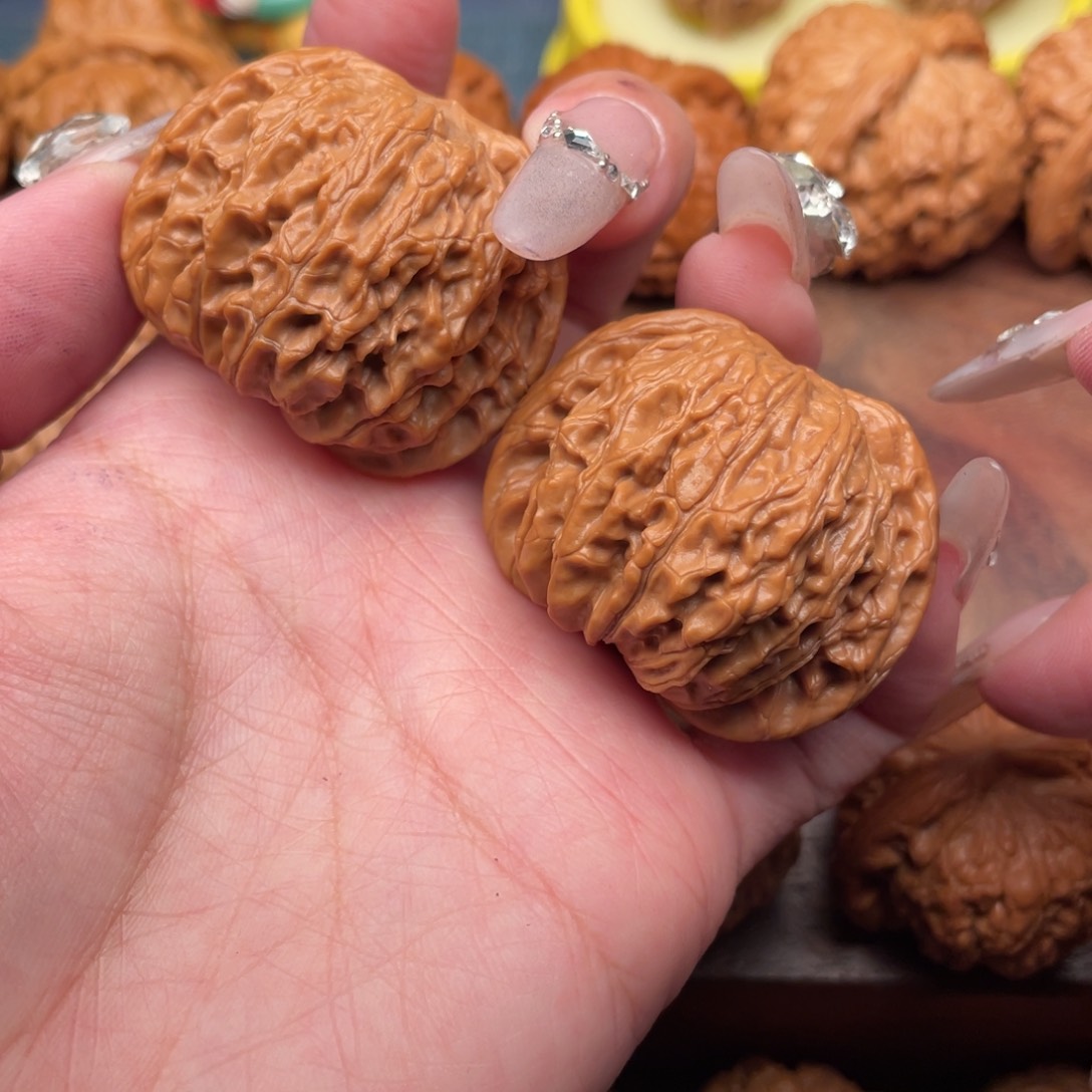 文玩核桃吊坠全品，红皮正磨41。