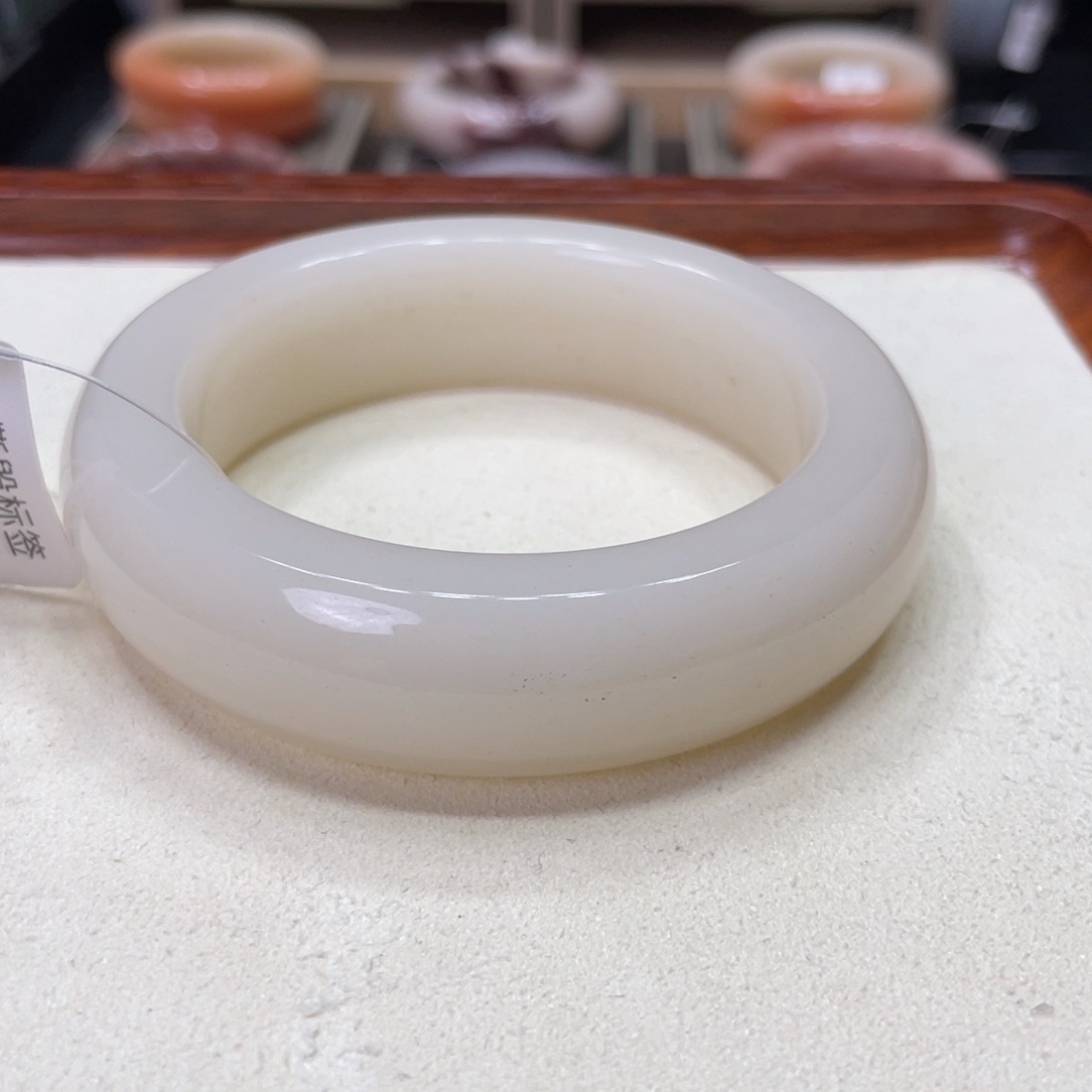 未镶嵌手镯石英岩玉