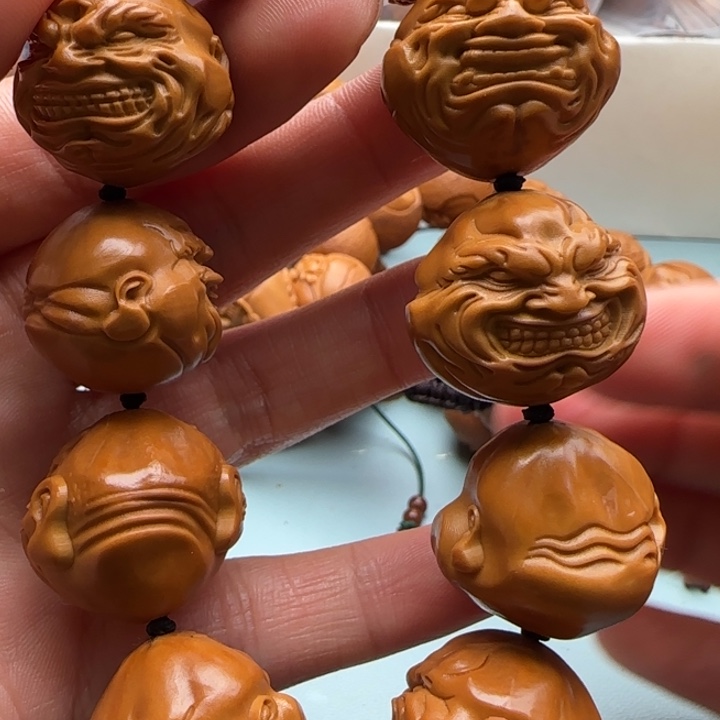 橄榄核手串雕刻工艺