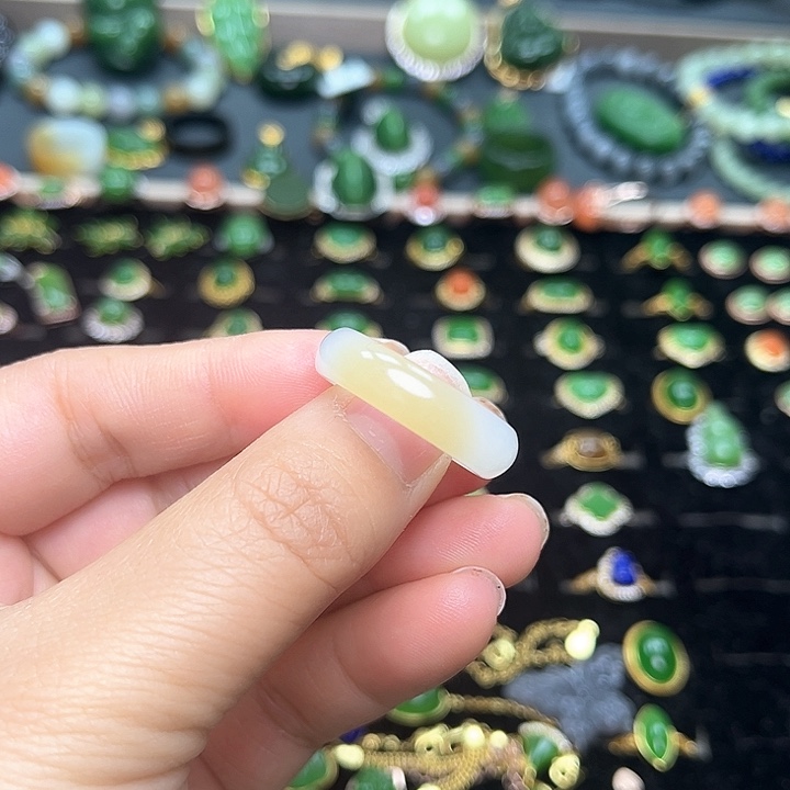 和田玉（糖玉）戒指未镶嵌