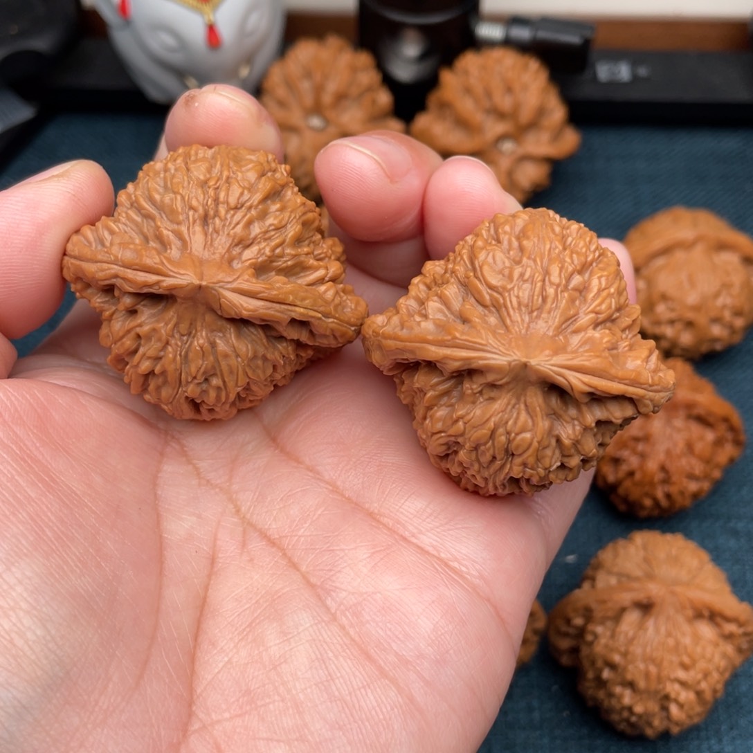 把件文玩核桃全品红皮南疆石44