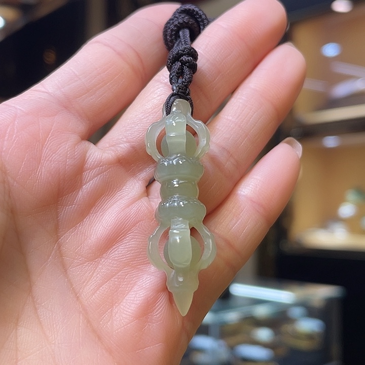 和田玉未镶嵌颈饰杵