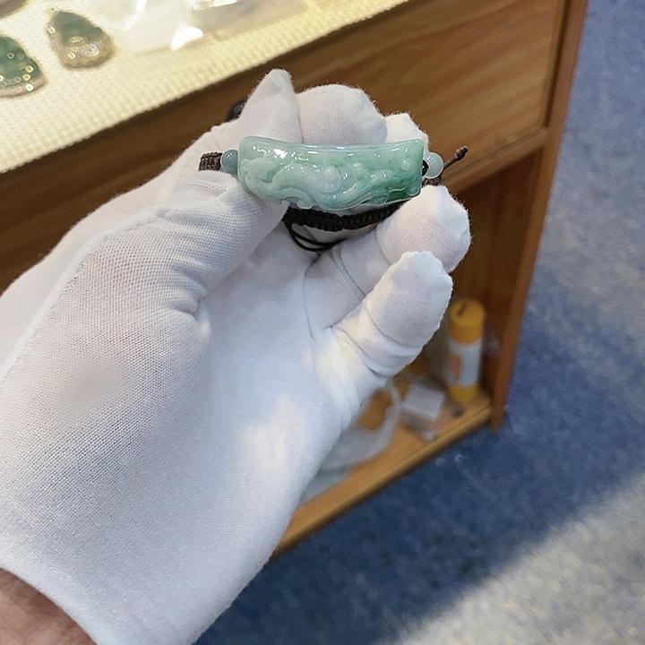 翡翠未镶嵌挂件08