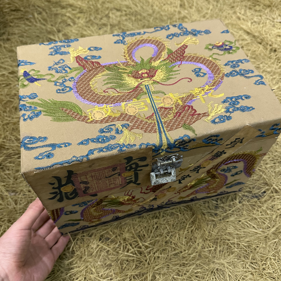 【闪购商品】福利《闷》大龙刺绣木箱摆件复古工艺风手工