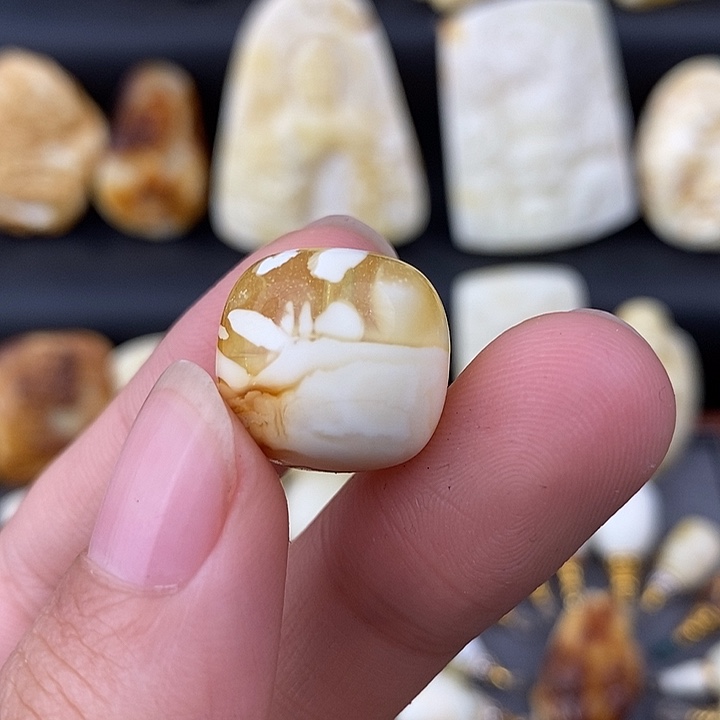 琥珀未镶嵌裸石17金瓷白老型