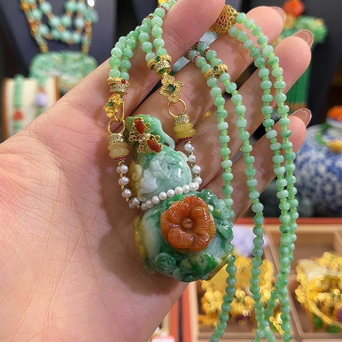 K***器翡翠未镶嵌颈饰炸