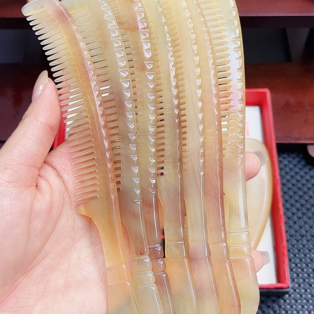 纯手工制作纯牛角梳子