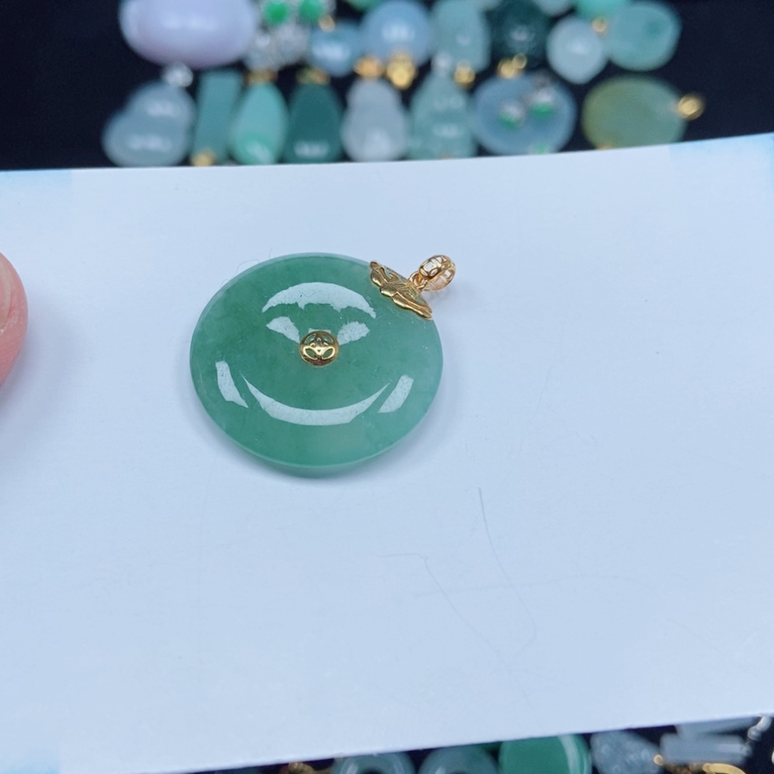 翡翠未镶嵌颈饰扣子