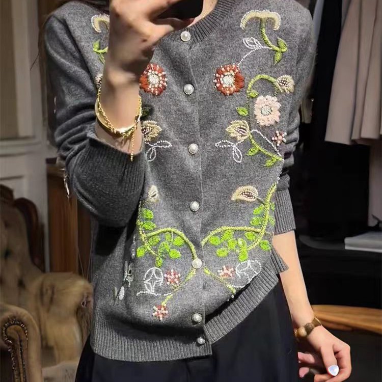 轻奢薄款刺绣羊毛女圆领针织开衫