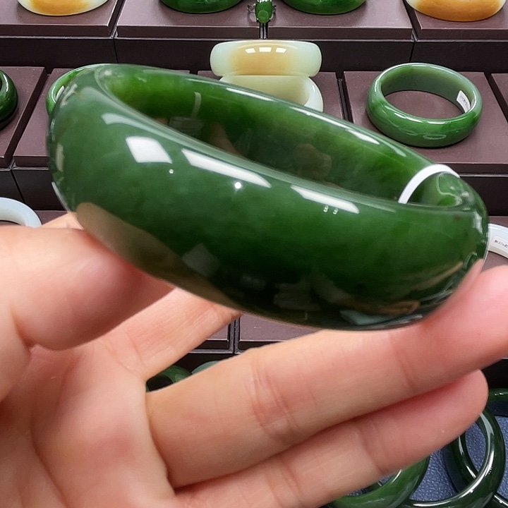 和田玉（碧玉）未镶嵌手镯