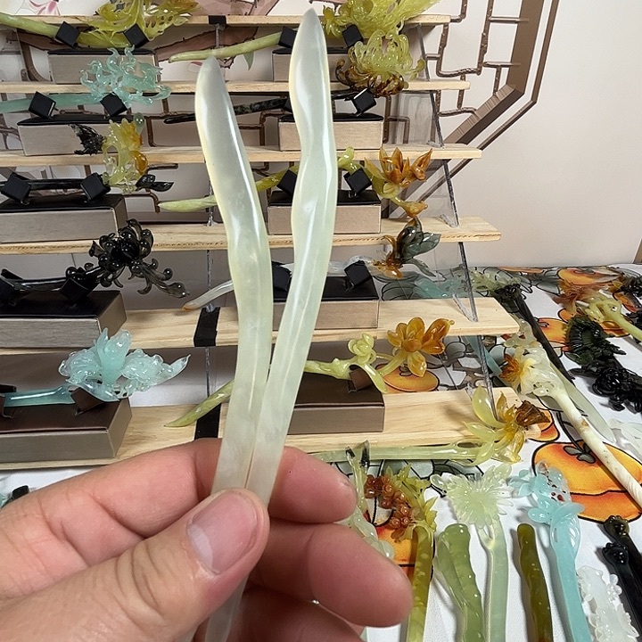 星***初蛇纹石玉未镶嵌发簪