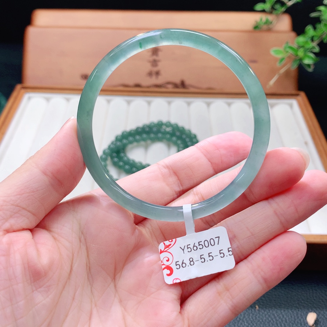 翡翠手镯（圆镯）未镶嵌