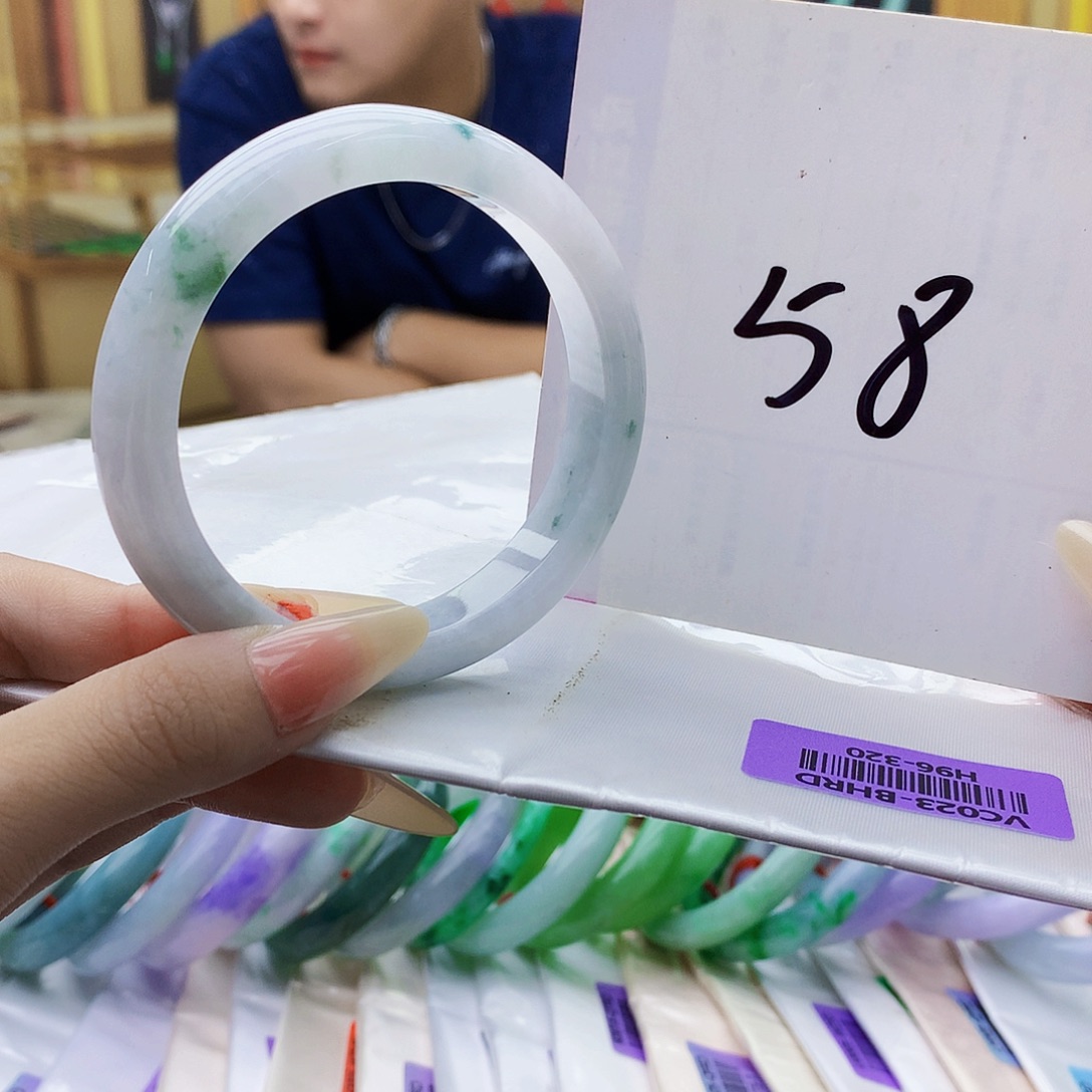 翡翠未镶嵌手镯vvv