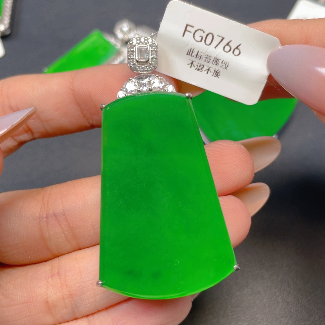 【闪购商品】颈饰银S925镶嵌翡翠翡翠