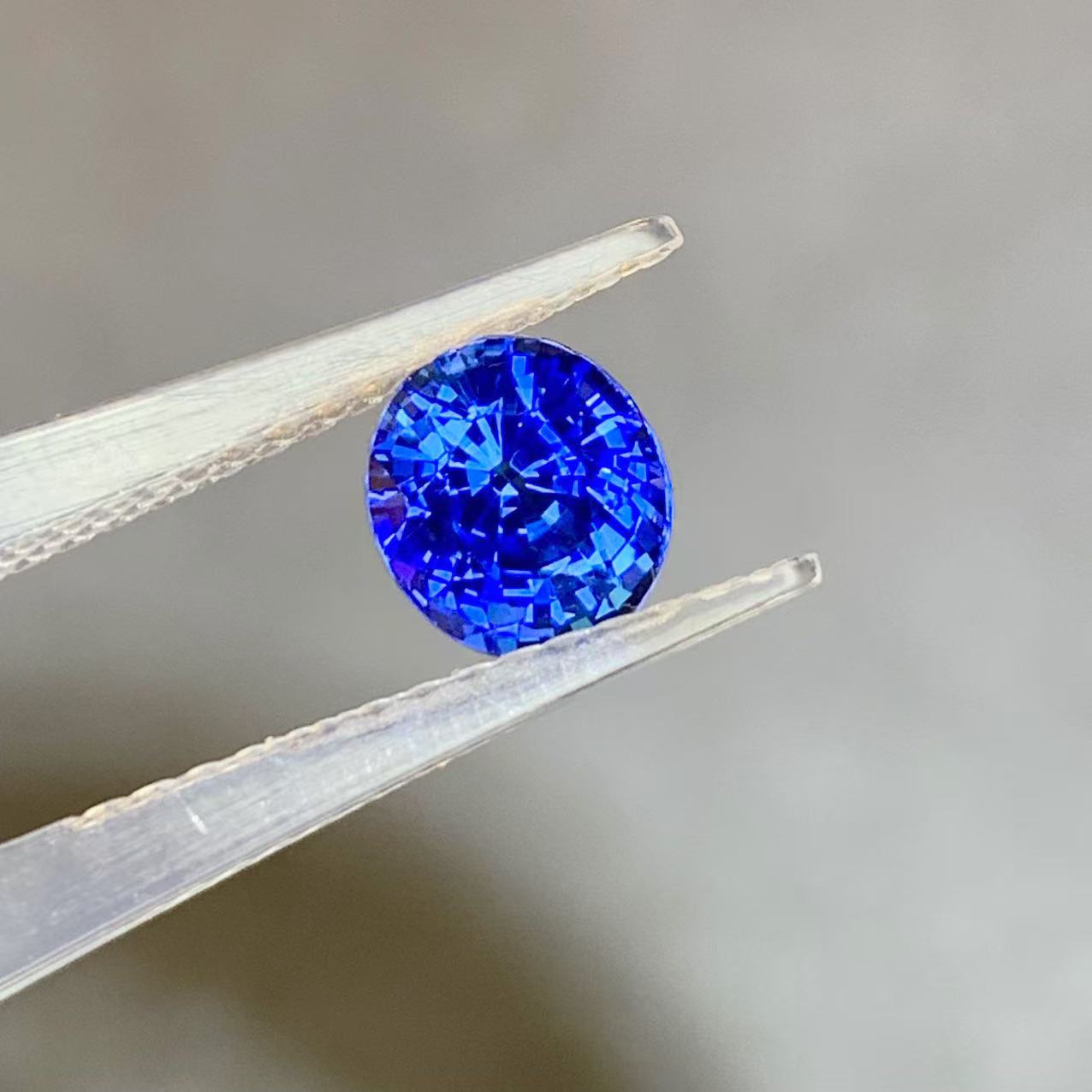 天然vb精品皇家蓝蓝宝石2.09ct全净无瑕火彩璀璨明亮正蓝AIGS干浄