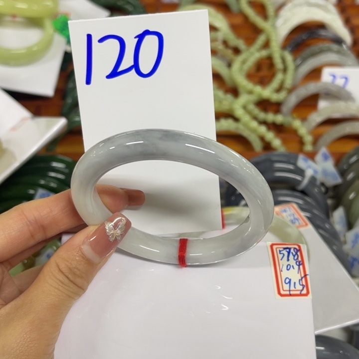 এ***࿐和田玉未镶嵌手镯