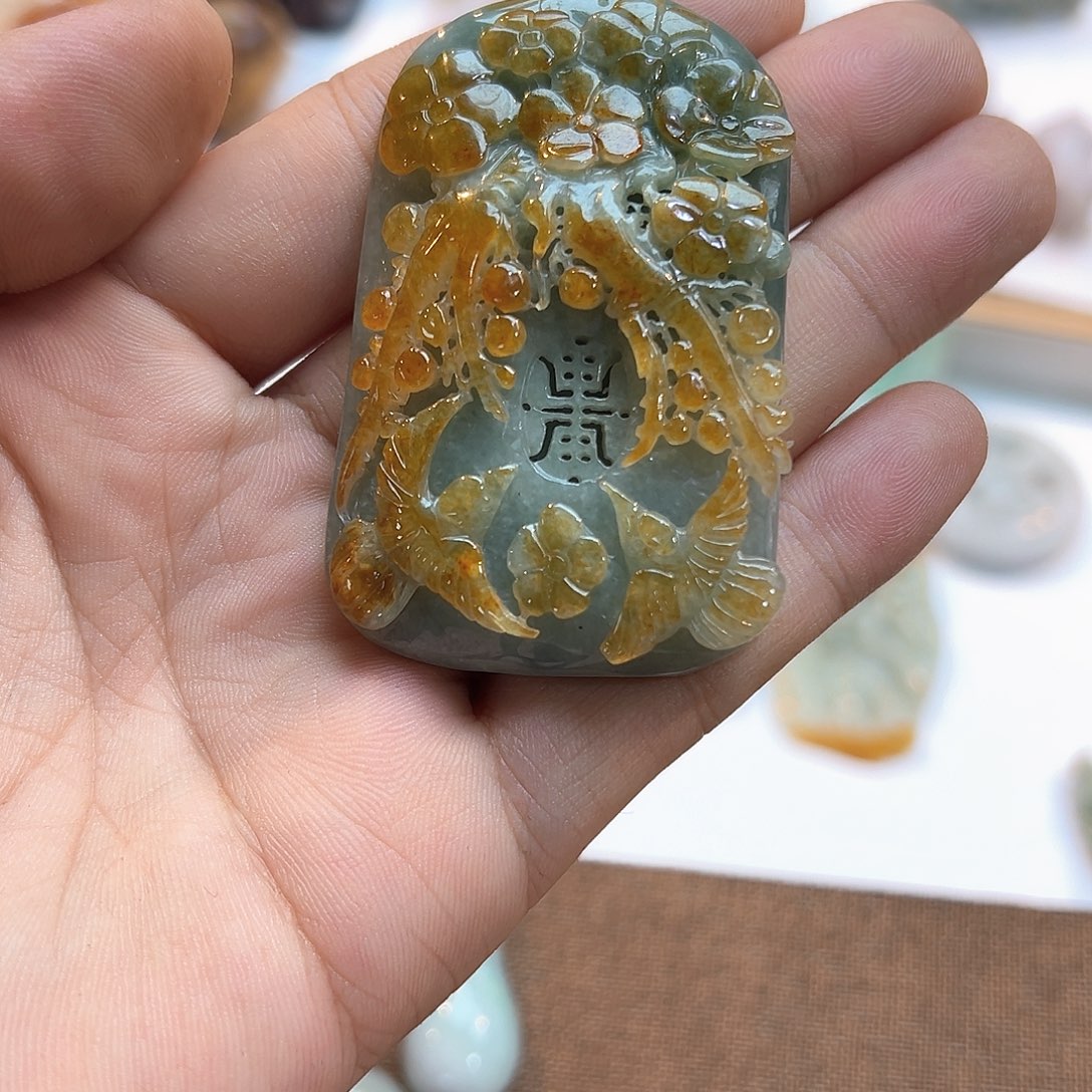 翡翠未镶嵌颈饰挂件