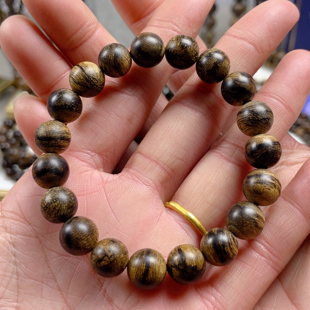 沉香手串你***了越南芽庄老白棋玉化老料满瘤疤虎斑纹1.0