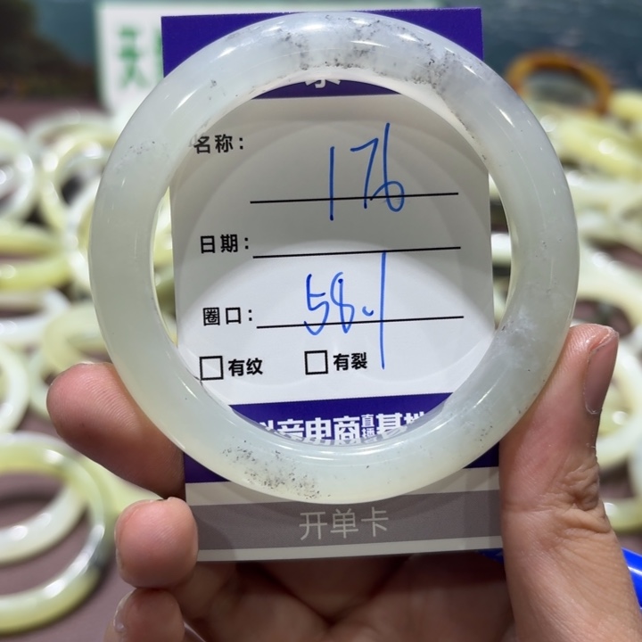 未镶嵌岫玉手镯天然