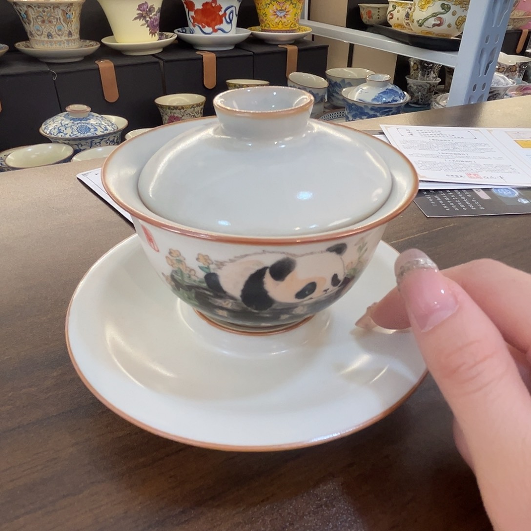 这些盖碗很漂亮！！！