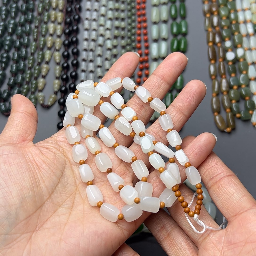 和田玉颈饰未镶嵌