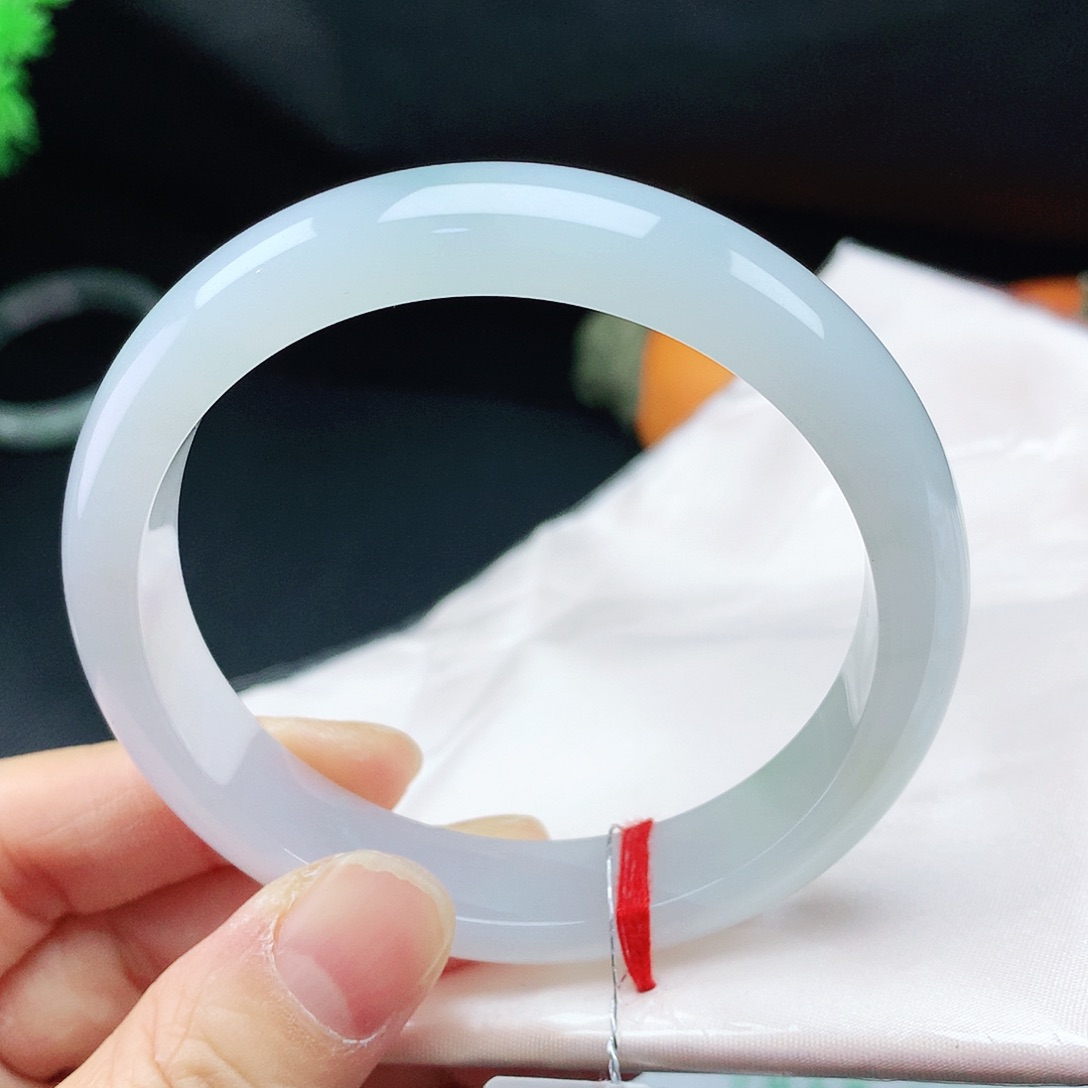 翡翠手镯未镶嵌57圈