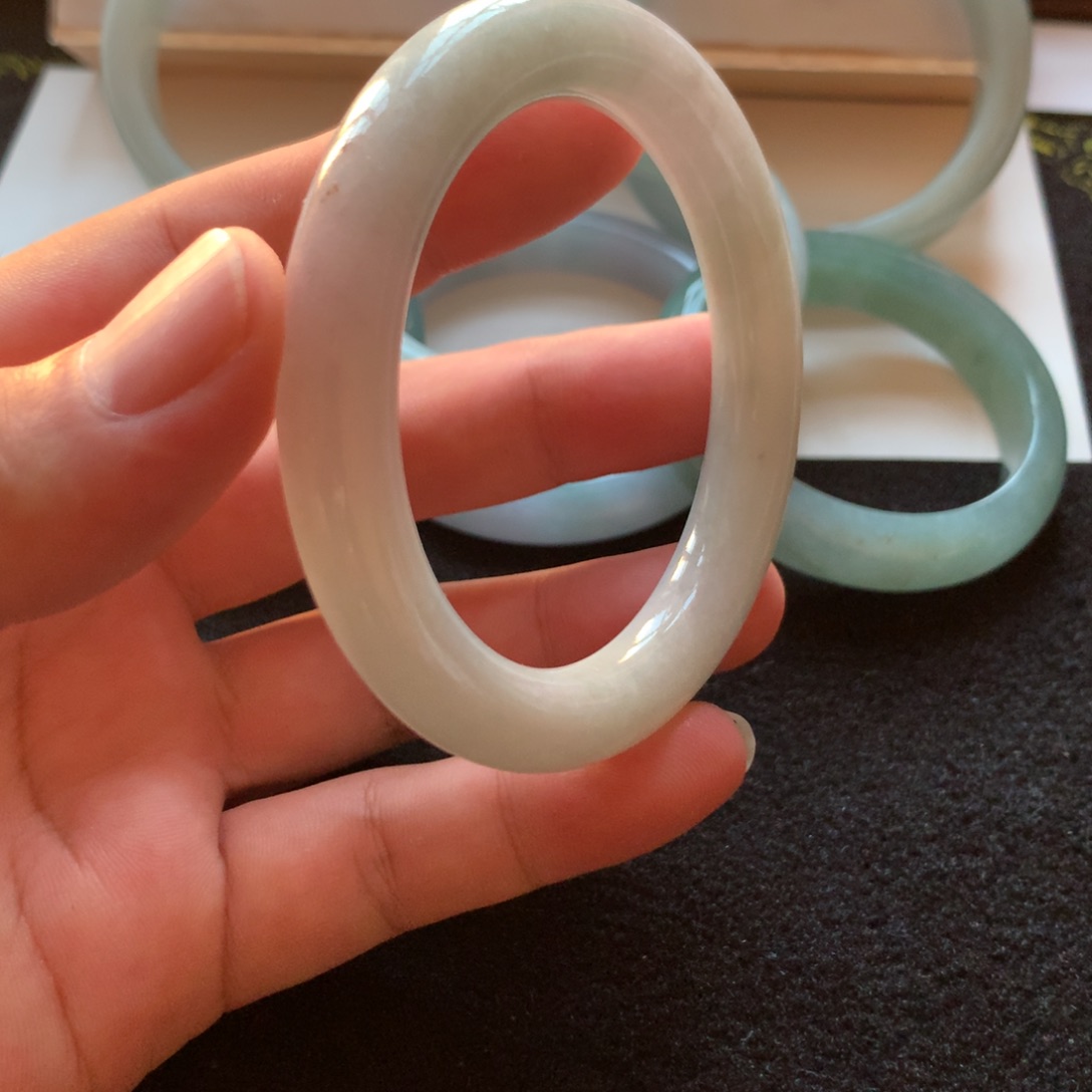 定制翡翠未镶嵌翡翠手镯