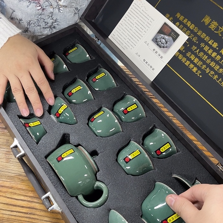 孤品茶具套装等。        