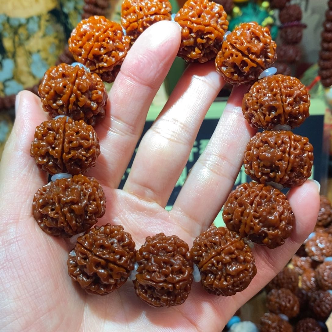 金刚菩提手串236玉化。素。  