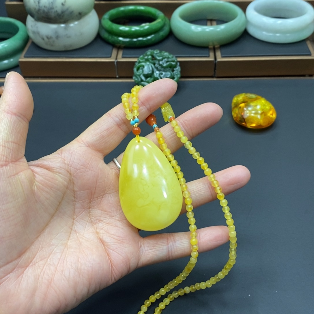 止***语蜜蜡未镶嵌裸石吊坠