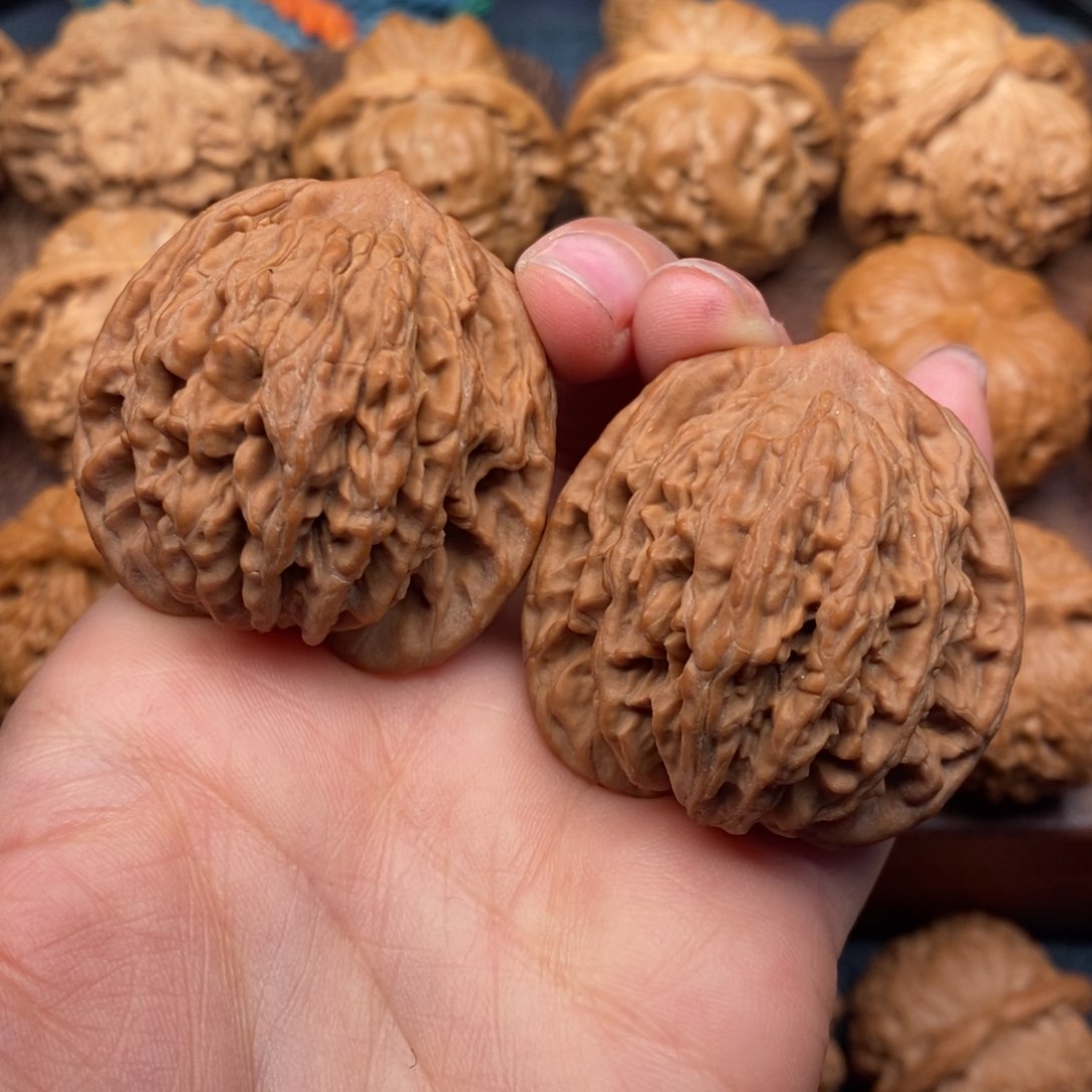 文玩核桃把件41全品，粗筋虎头