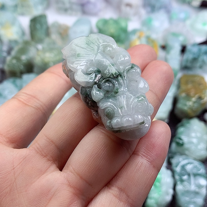 翡翠吊坠(不含链)足铂镶嵌