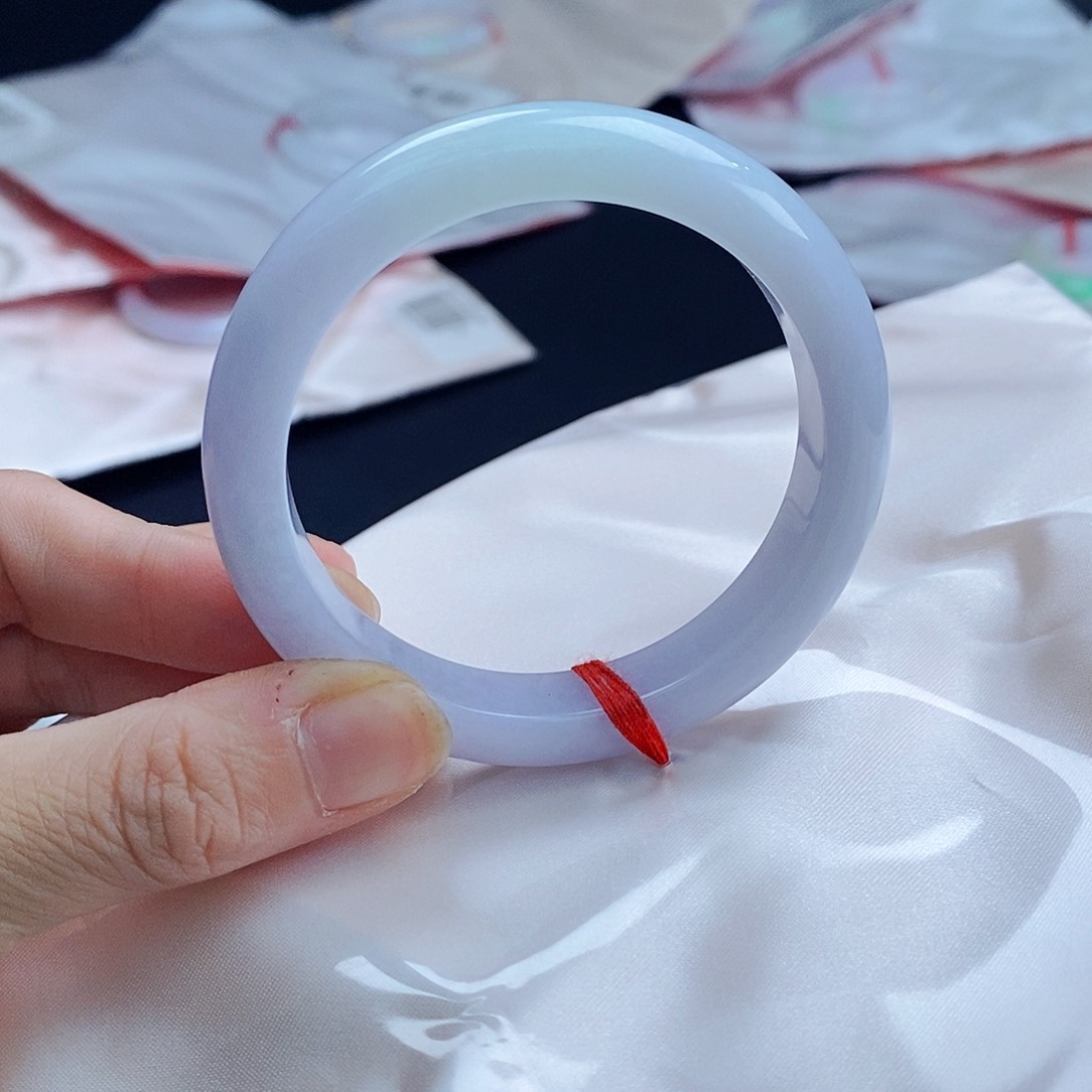 翡翠手镯未镶嵌翡翠