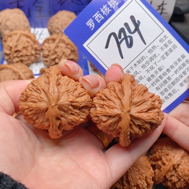 吊坠桃核42白狮子784