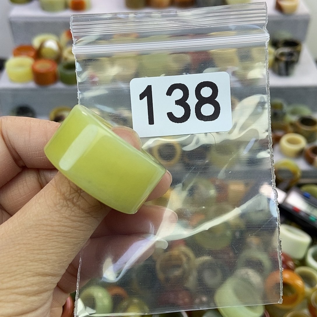 风***平蛇纹石玉未镶嵌戒指