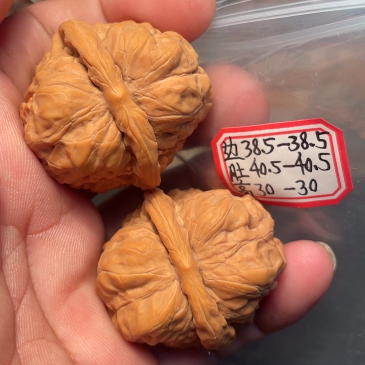 隆***回桃核把件山地蛤蚂头