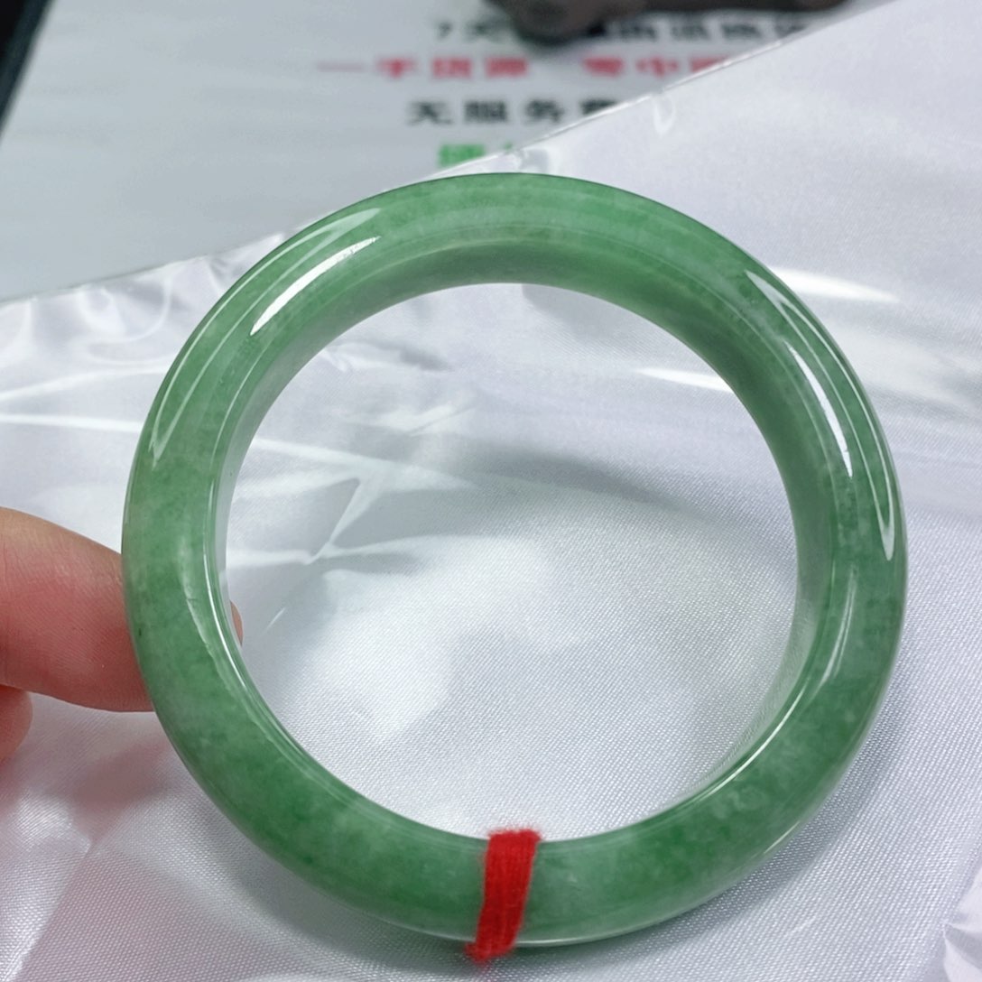 翡翠手镯未镶嵌54.6圈口