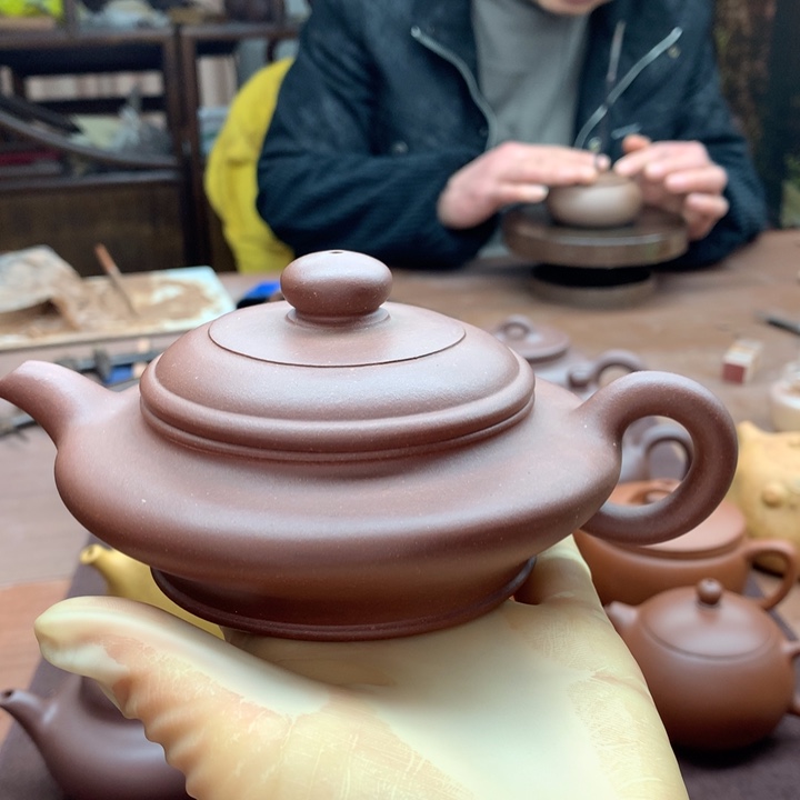 紫砂茶壶狼**腾底槽清，虚扁，200c c