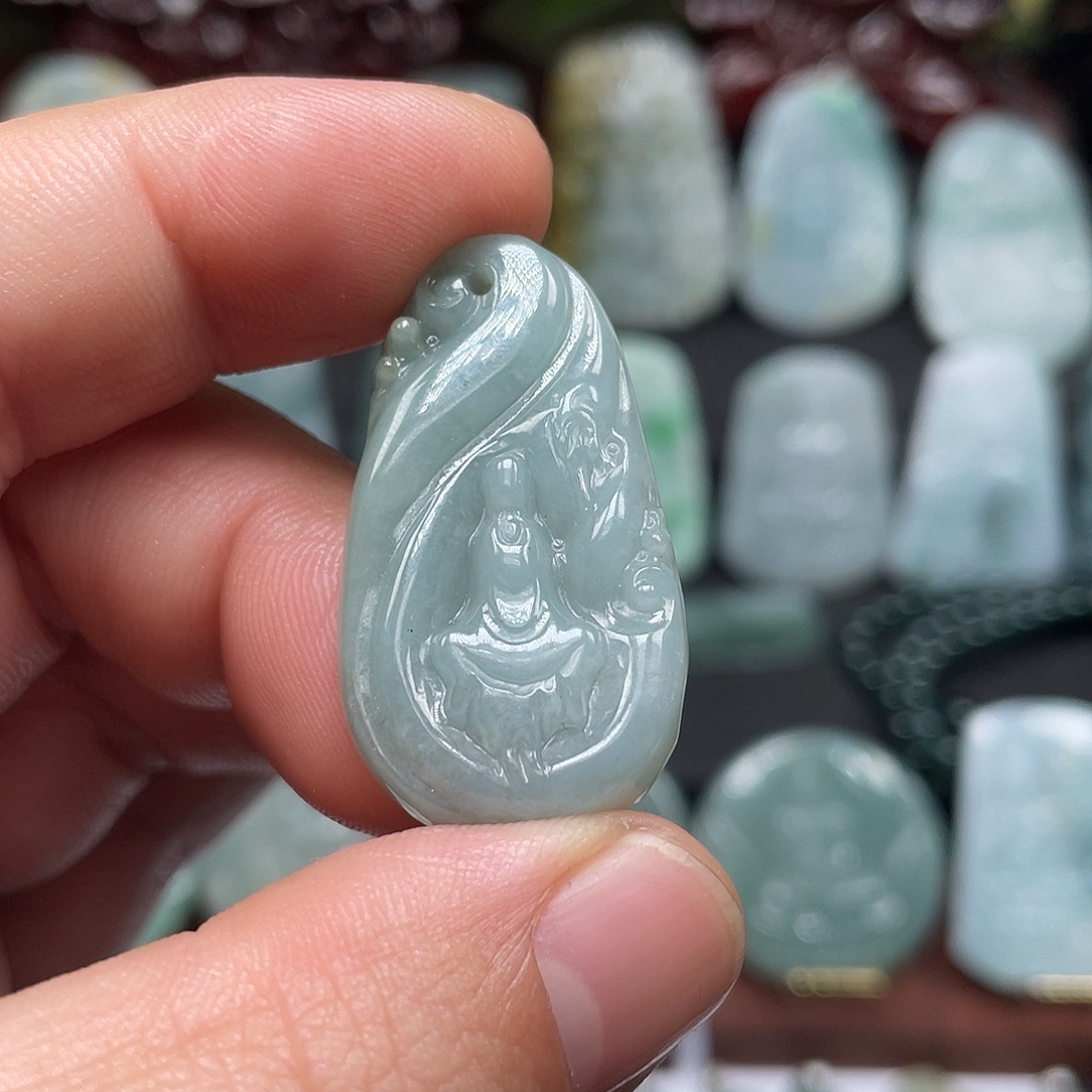翡翠未镶嵌颈饰悟道